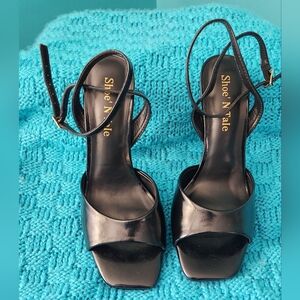 NIB Shoe 'N Tale Women's Black Mesh High Heeled Ankle Sandals Size 8